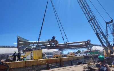 Operativo de desmontaje y traslado del brazo de carga marino Nº 6 en Puerto de Bahía Blanca