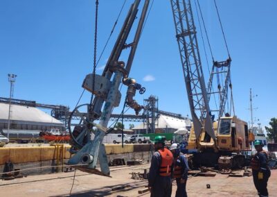 Desmontaje del brazo de carga marino Nº 6 en la Posta de Inflamables Nº 2