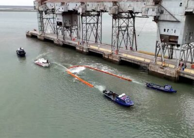 Simulacro de emergencia en Terminal Bahía Blanca con participación de Lanchas del Sur
