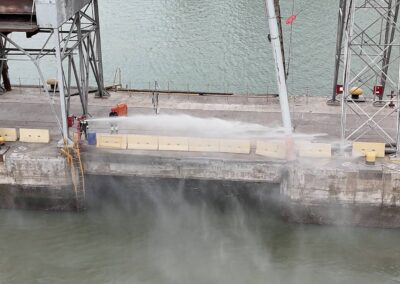 Tareas de control de contaminación durante simulacro de emergencia en Terminal Bahía Blanca